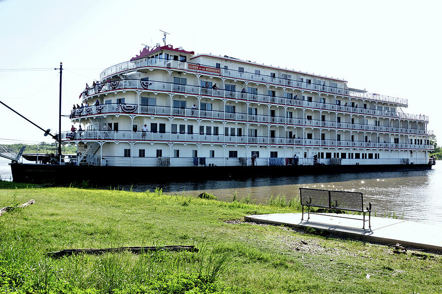 https://images.fineartamerica.com/images/artworkimages/mediumlarge/2/the-queen-of-the-mississippi-river-boat-2-john-trommer.jpg