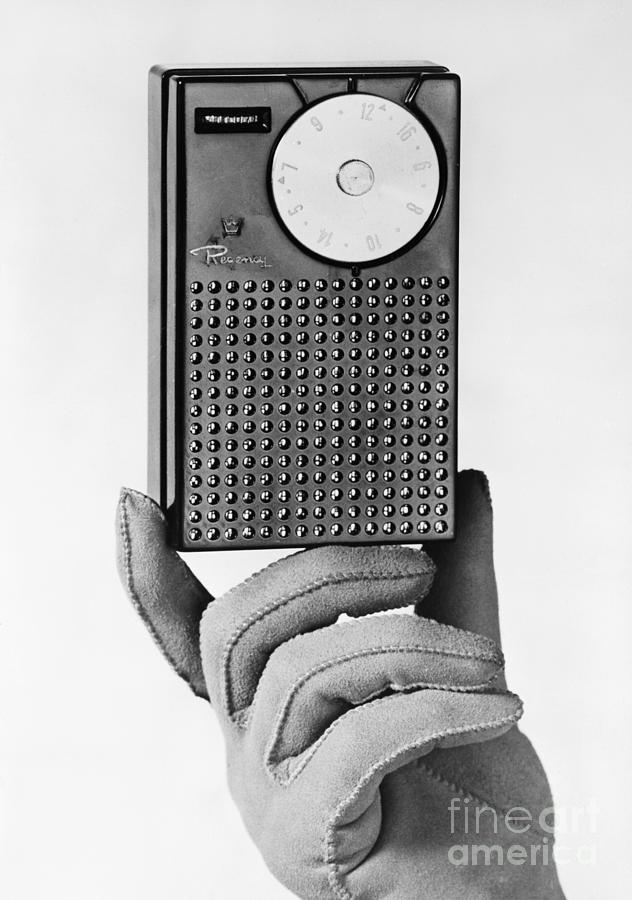 The Regency Pocket Size Radio Photograph by Bettmann
