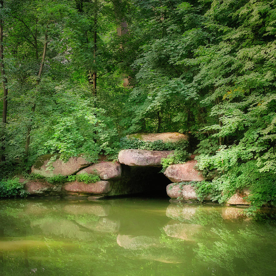 The secret grotto. Uman, 2010. by Andriy Maykovskyi The secret grotto. Uman, 2010. by Andriy Maykovskyi