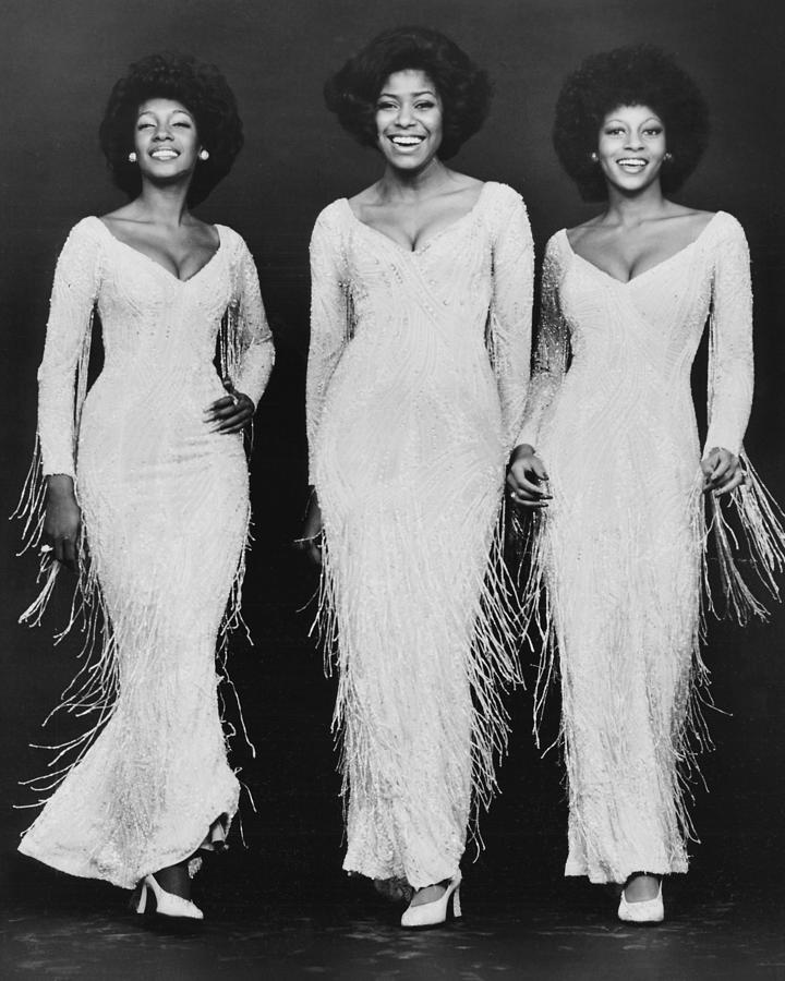 The Supremes Photograph - The Supremes In White Fringe by Globe Photos