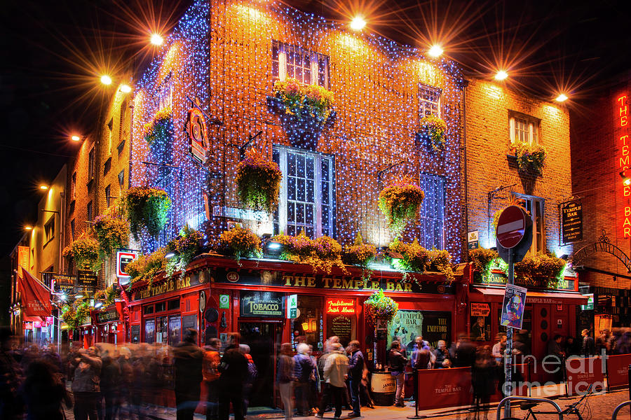 The Temple Bar Photograph by Bob Phillips