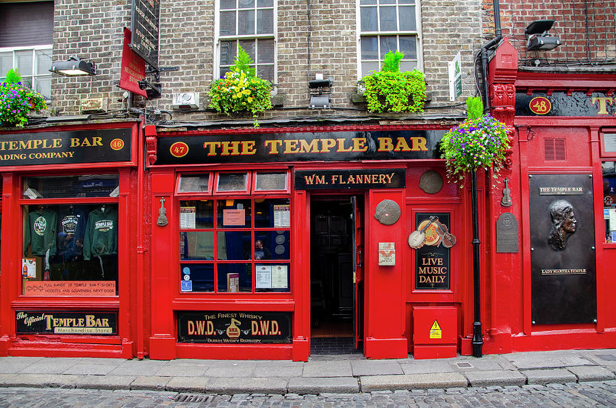 The Temple Bar - Wm Flannery Photograph by Bill Cannon