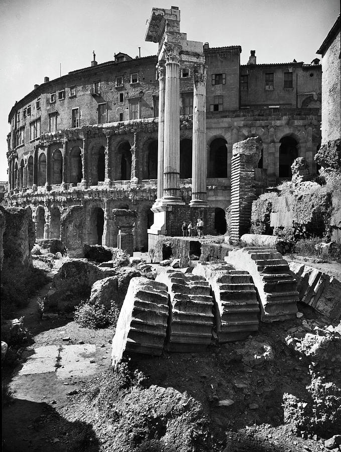 Black And White Photograph - The Temple Of Apollo by Alfred Eisenstaedt