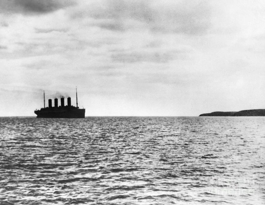 The Titanic Setting Photograph by Bettmann