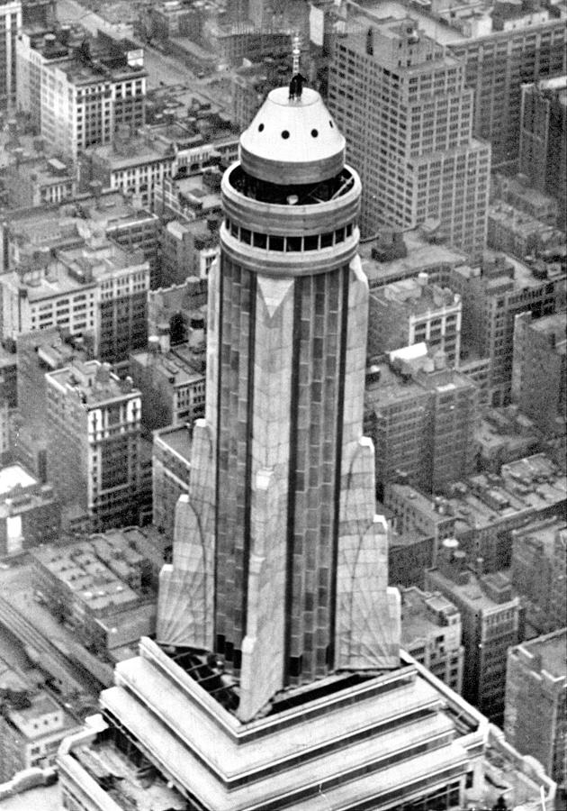 The Top Of The Empire State Building Photograph by New York Daily News Archive