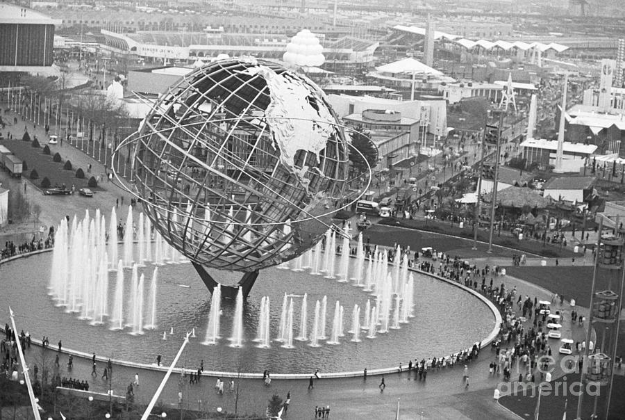 Nature Photograph - The Unisphere At 1964 Worlds Fair by Bettmann