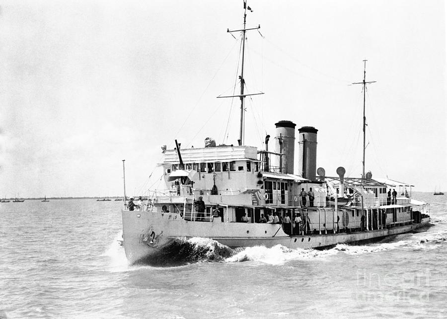 The U.s.s. Gunboat Panay Photograph by Bettmann