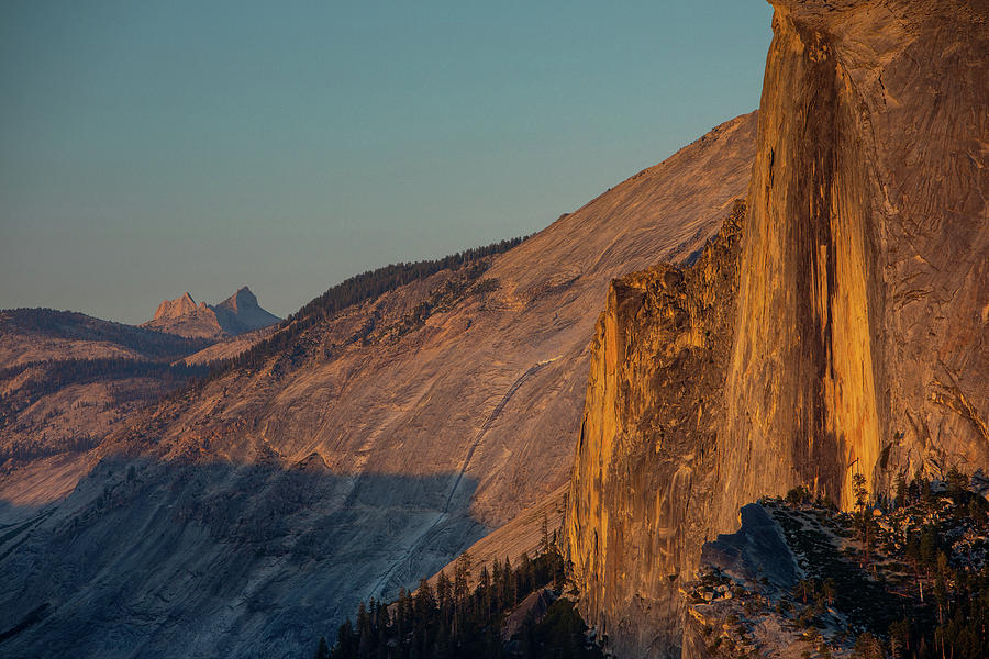 The Vertical Face Of Half Dome At Sunset In Yosemite With Echo Peaks ...