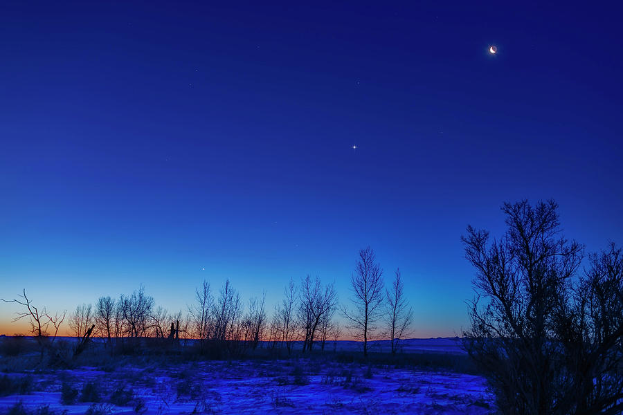 The Waning Crescent Moon Above Venus Photograph by Alan Dyer