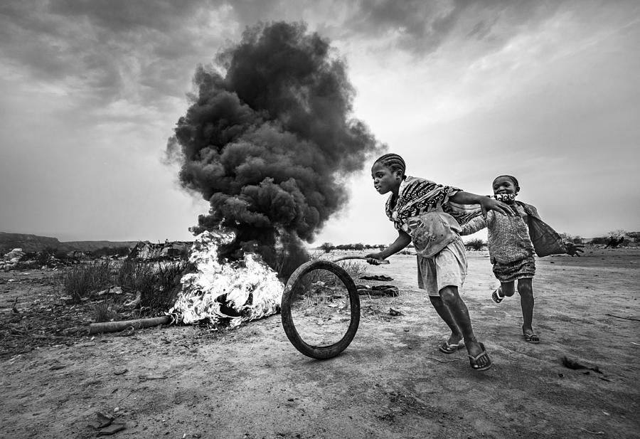 Chidren Photograph - The Wheel Game by Joo Coelho