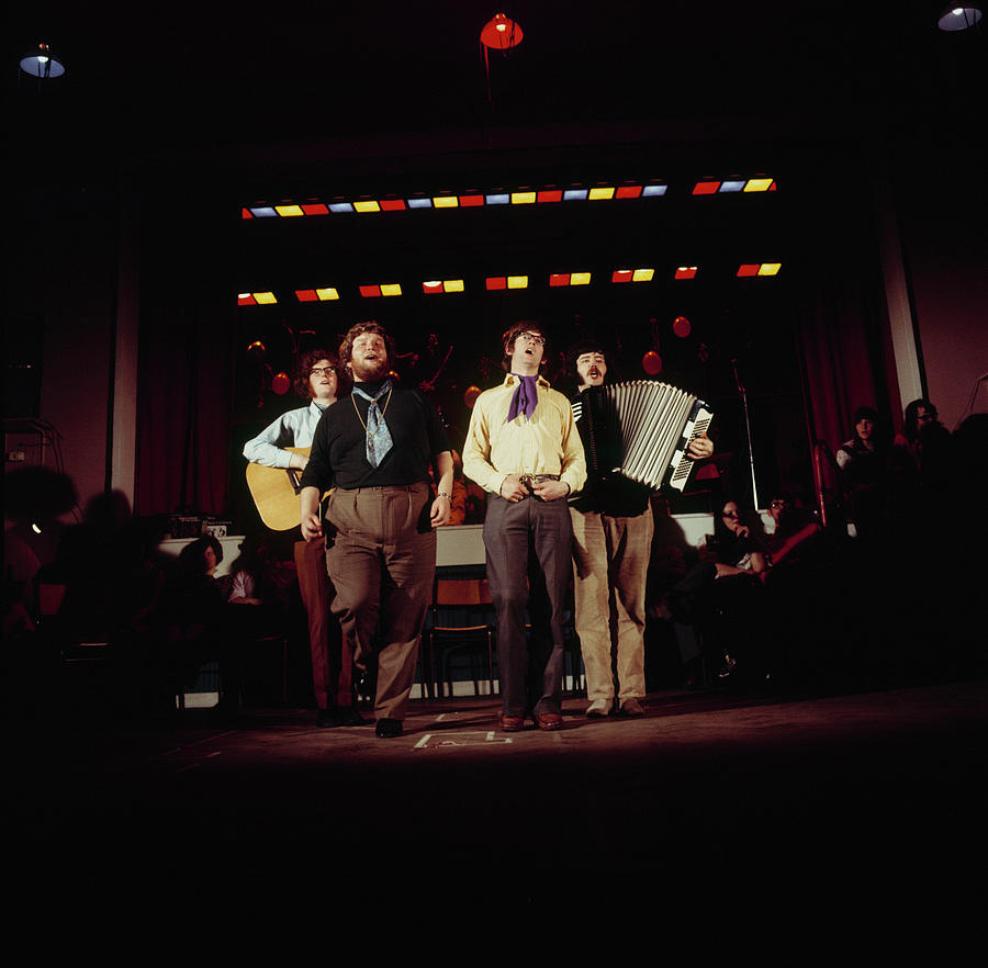 The Yetties Perform On Stage Photograph by Tony Russell