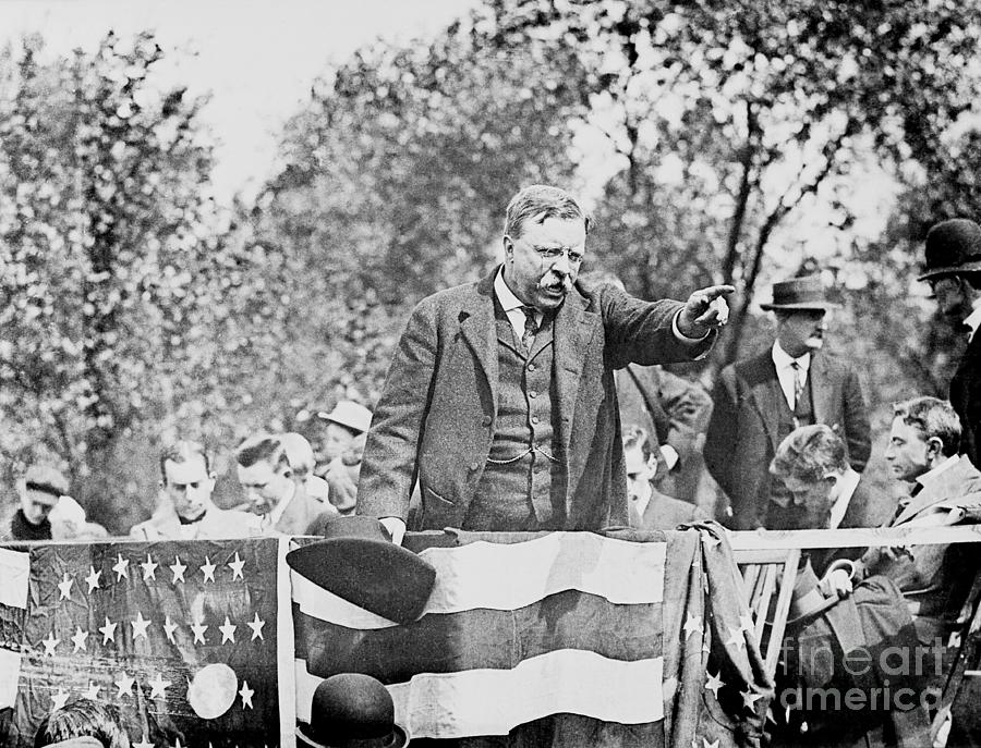Theodore Roosevelt Speaking At Rostrum Photograph by Bettmann