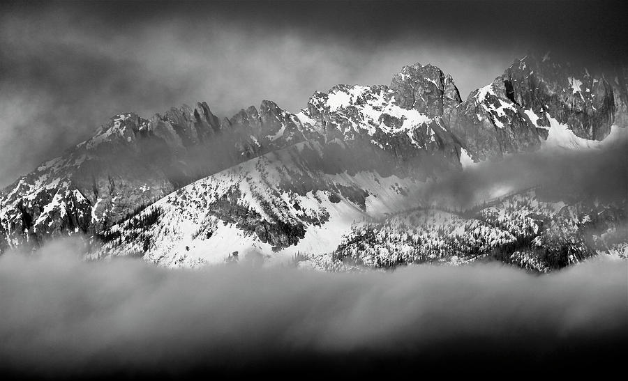 Thompson Peak Sawtooth Range Early Morning Photograph by Ed Riche
