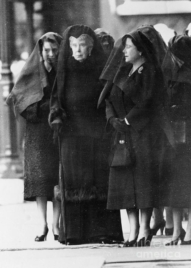 Three Queens Mourn King George Vi, 1952 Photograph by Bettmann