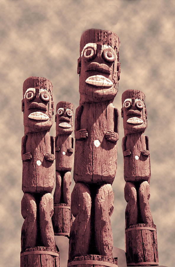 Tikis Honolulu by Matthew Bamberg Tikis Honolulu by Matthew Bamberg