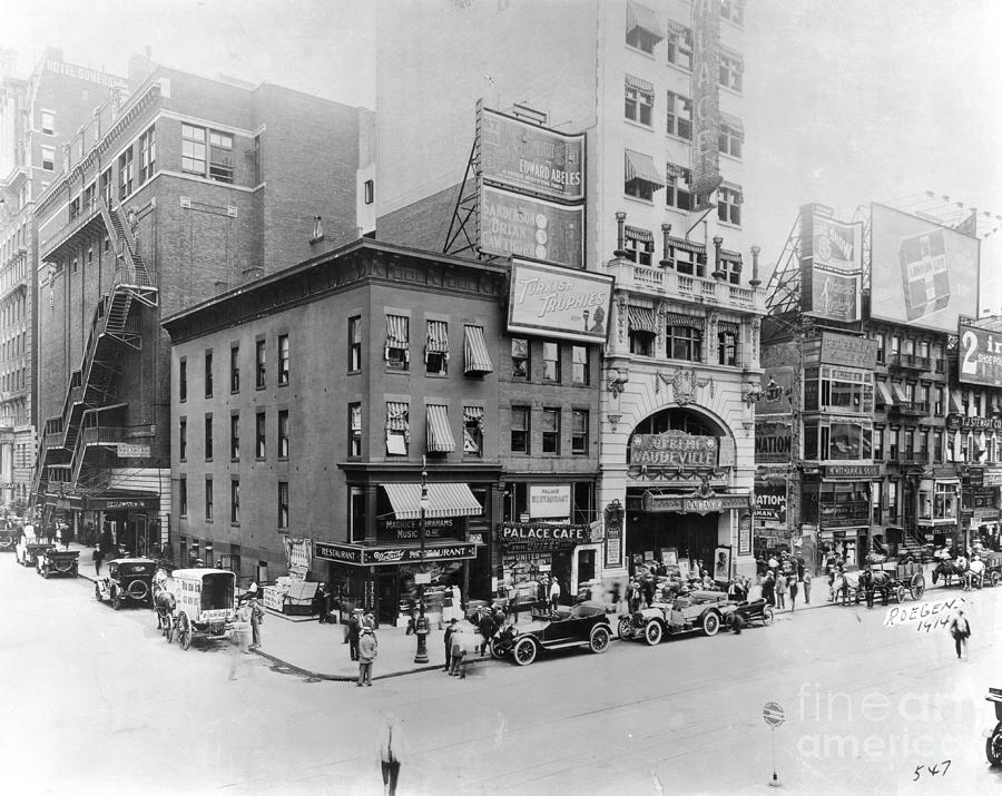 Times Square And 47th Street In 1914 Photograph by Bettmann