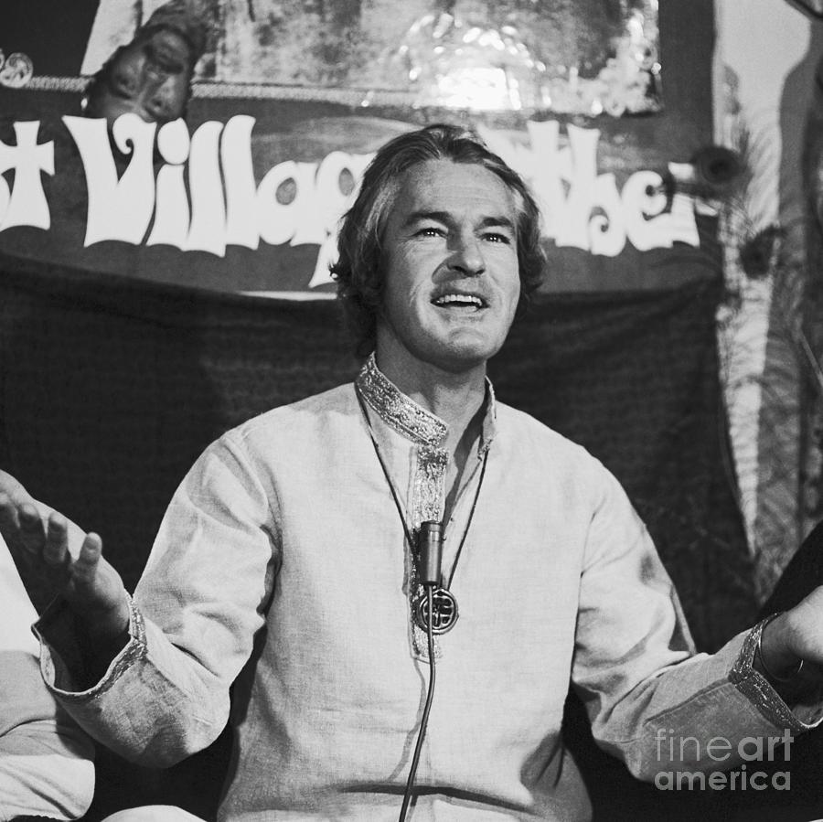 Timothy Leary At Press Conference Photograph by Bettmann