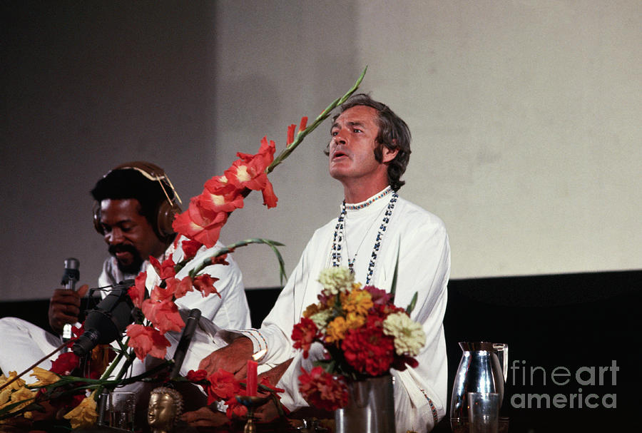 Timothy Leary Speaking At Conference Photograph by Bettmann
