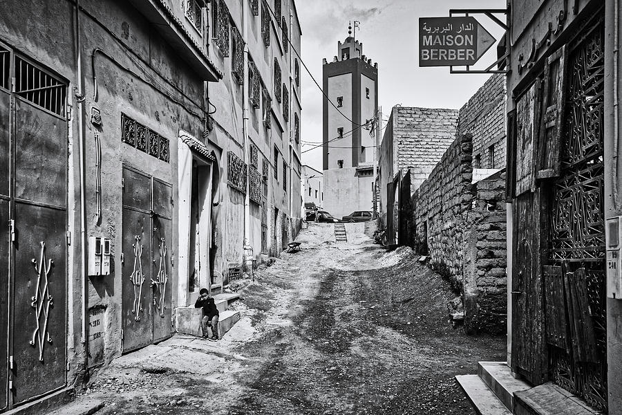 Tinghir Street Scene - Morocco Photograph by Stuart Litoff