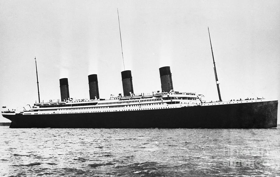 Titanic At Sea By Bettmann