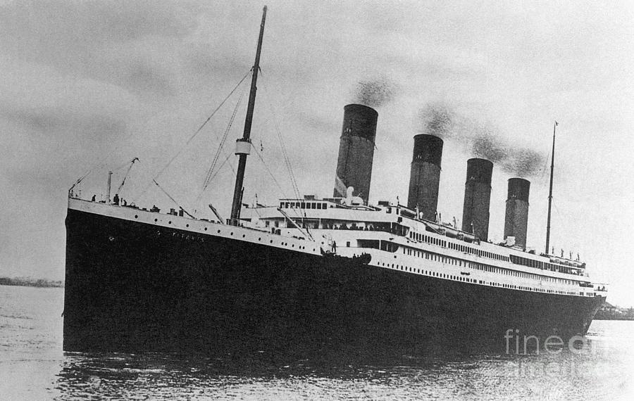 Titanic On Maiden Voyage Photograph by Bettmann