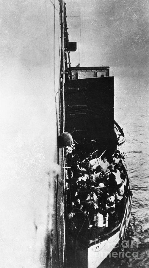 Titanic Survivors Board Carpathia Photograph by Bettmann