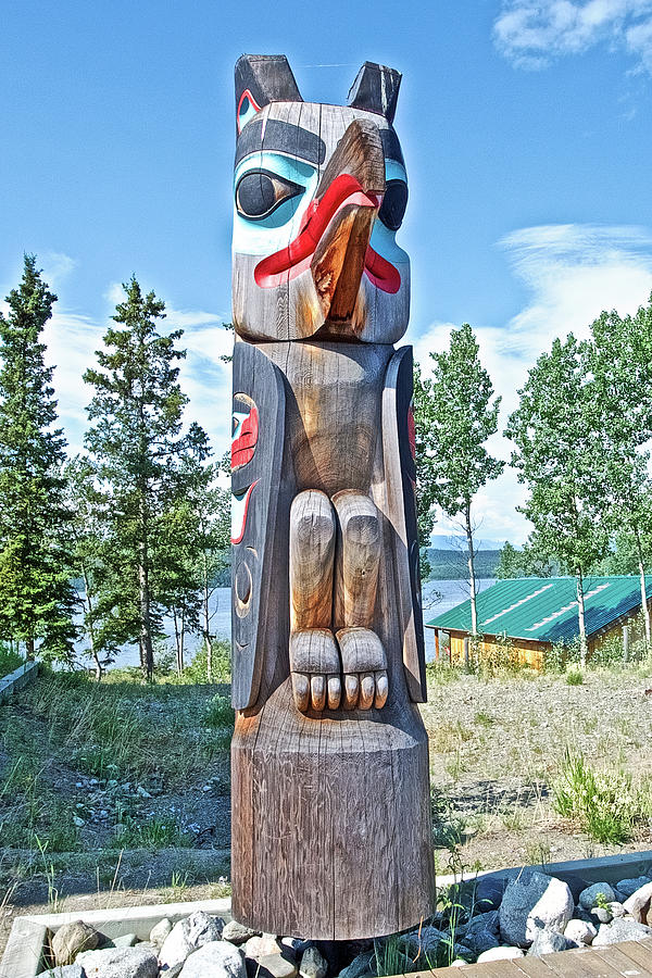 Tlingit Raven Clan Totem Pole At Tlingit Heritage Center In Teslin ...