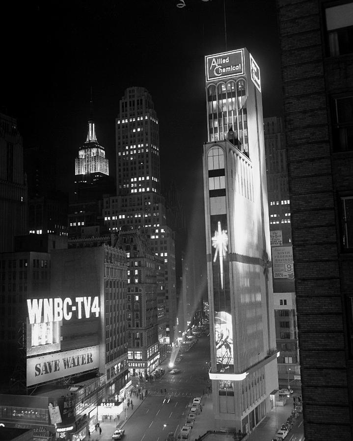 To Times Square With Love, Prettily Photograph by New York Daily News Archive
