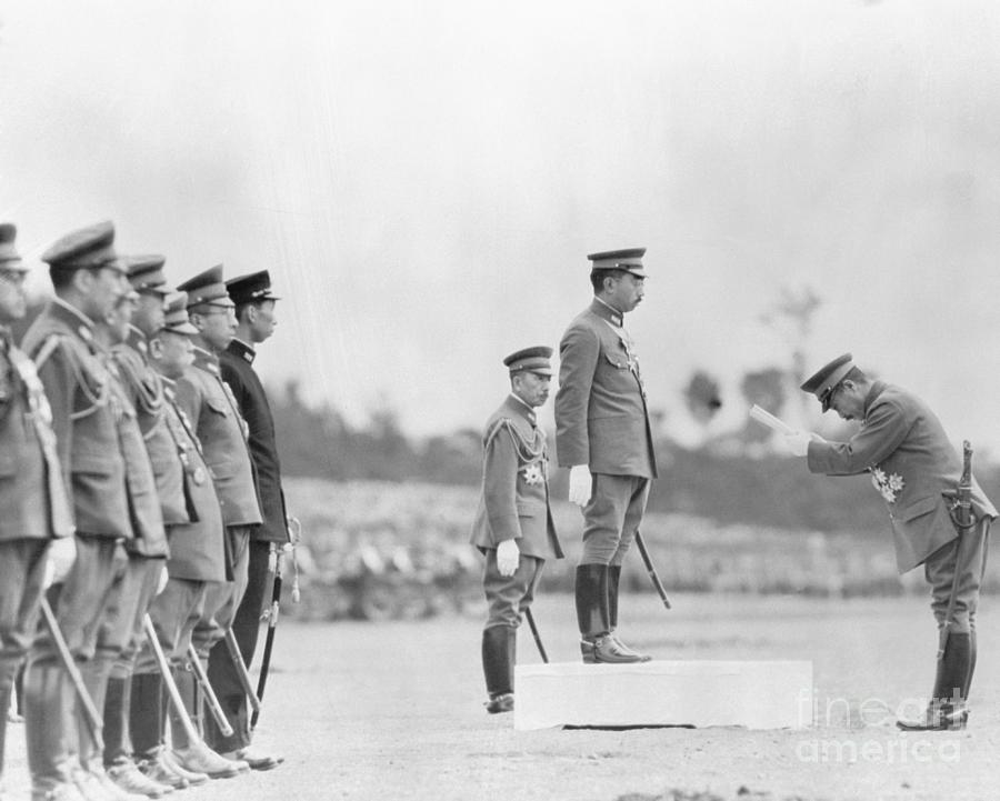 Tojo Bowing To Hirohito Photograph by Bettmann