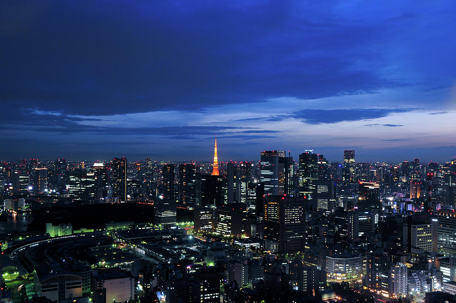 Tokyo At Night Photograph by (c) José Manuel Segura (@ungatonipon)