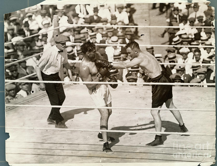 Tom Gibbons Punching Jack Dempsey Photograph by Bettmann
