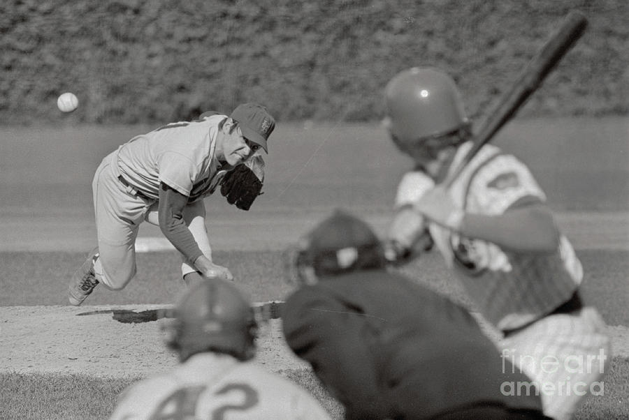 Mets Tom Seaver Warms Up Jets Joe Framed Print by New York Daily News  Archive - Pixels