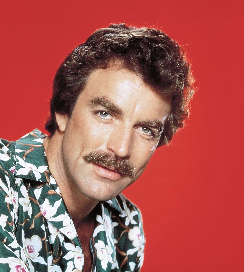 TOM SELLECK in MAGNUM, P. I. -1980-. Photograph by Album