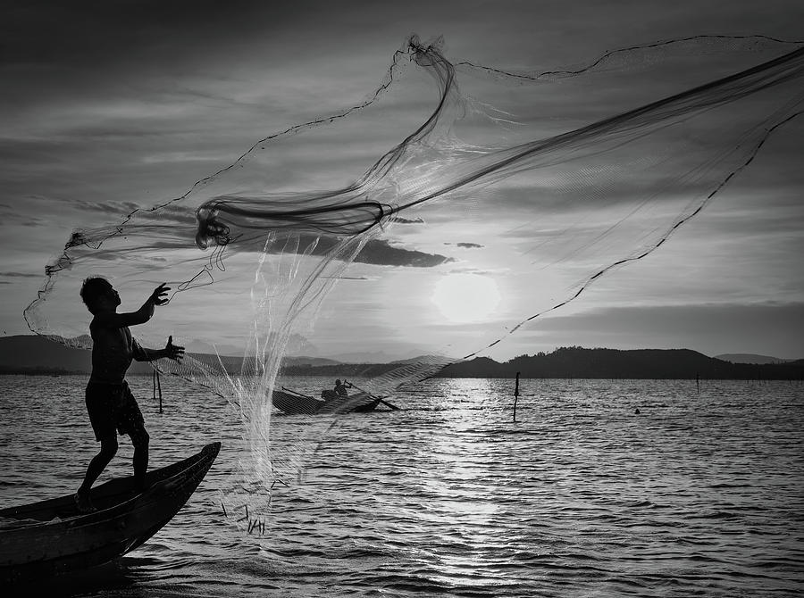 Tossing The Fishing Net Photograph by Mountain Dreams - Fine Art America