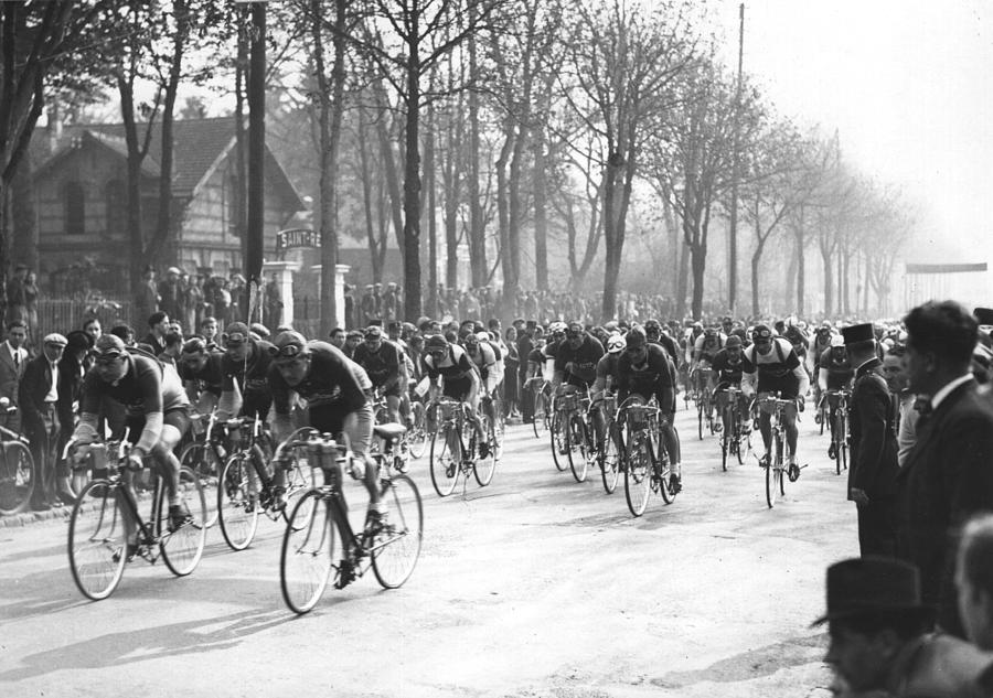 Tour De France Photograph by Hulton Archive