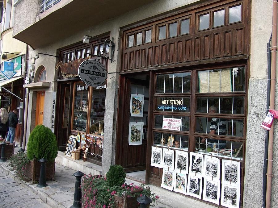 Toursit art shop, Veliko Turnovo, Bulgaria Photograph by Martin Smith