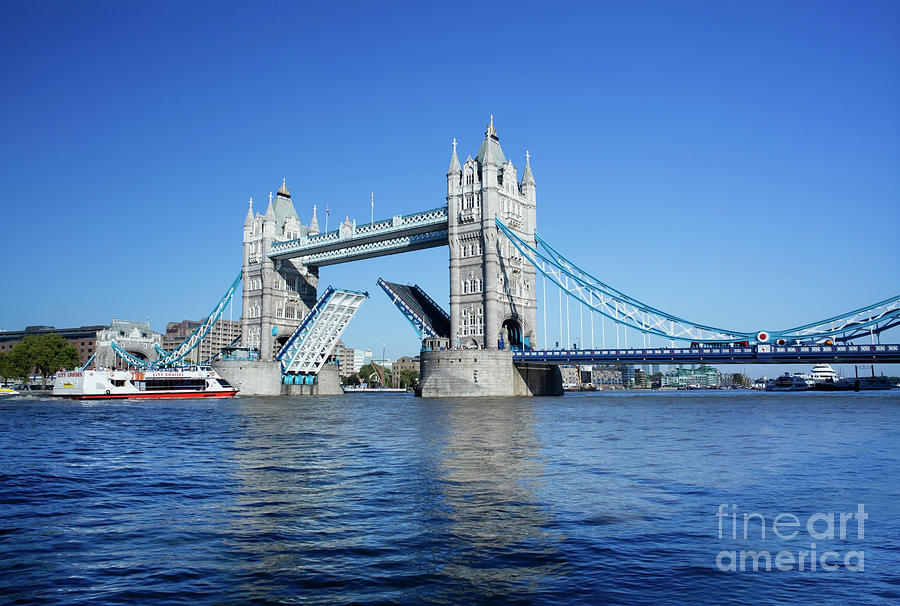 Tower Bridge Photograph by Conceptual Images/science Photo Library