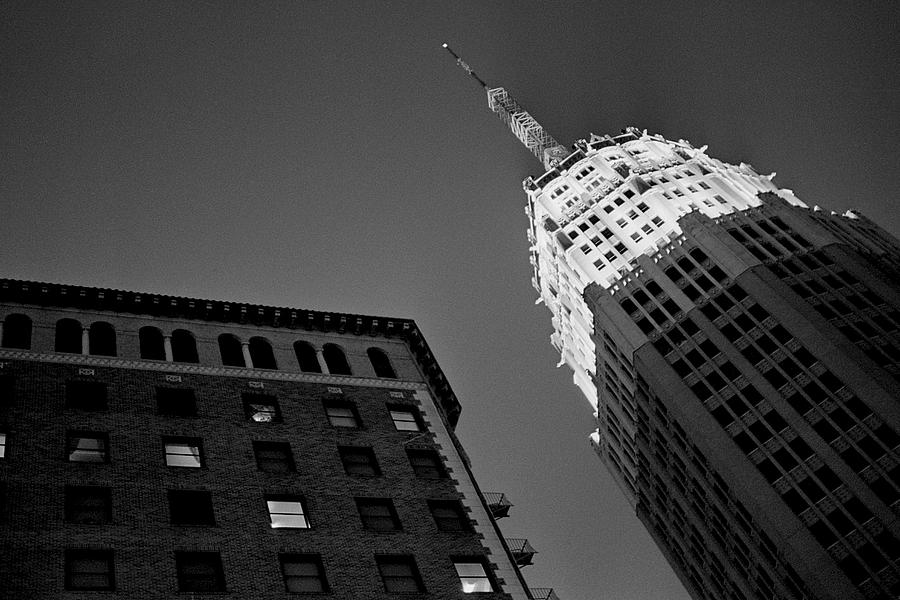 Tower Life Building Photograph - Tower Life Building In San Antonio by Edward Swearingen Tower Life Building Photograph - Tower Life Building In San Antonio by Edward Swearingen