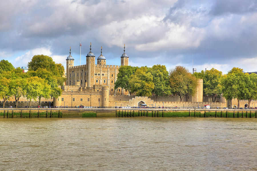 Tower Of London Photograph by Espiegle