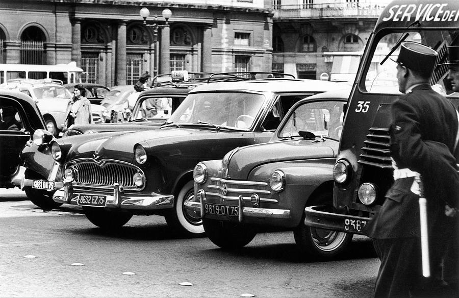 Traffic In Paris In 1956 Photograph by Keystone-france