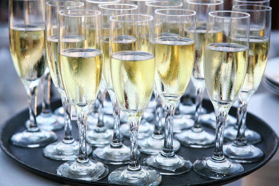 Попкорн (общество, политика) - Том LXV - Страница 15 Tray-of-champagne-glasses-jacqueline-veissid