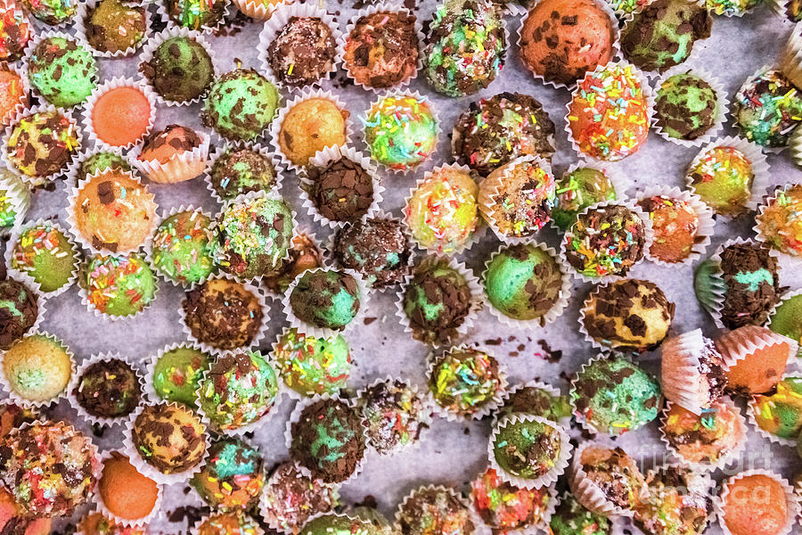 Tray with small muffins with colored topping. Photograph by Joaquin Corbalan