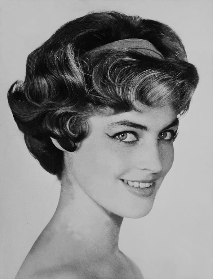 Trends In Hairstyle On September 1958 Photograph by Keystone-france