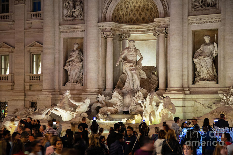 Trevi Fountain Rome The Crowds Photograph by Wayne Moran