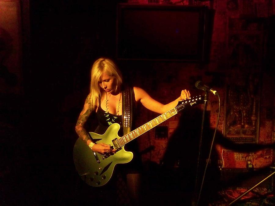 Trisha Lurie Performs In Los Angeles Photograph by Jim Steinfeldt