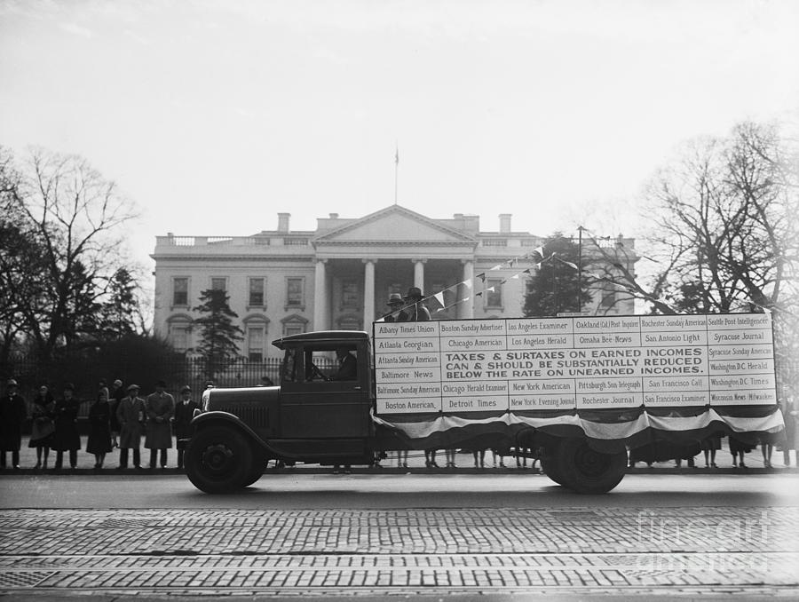 Truck Wtax Petitions Passes White House Photograph by Bettmann