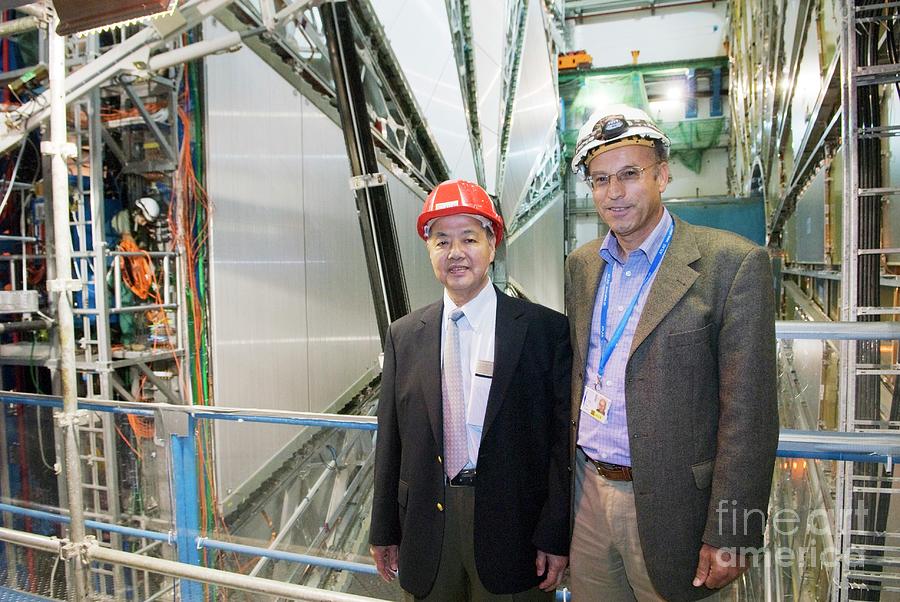 Portrait Photograph - Tsung-dao Lee And Peter Jenni At Cern by Cern/science Photo Library