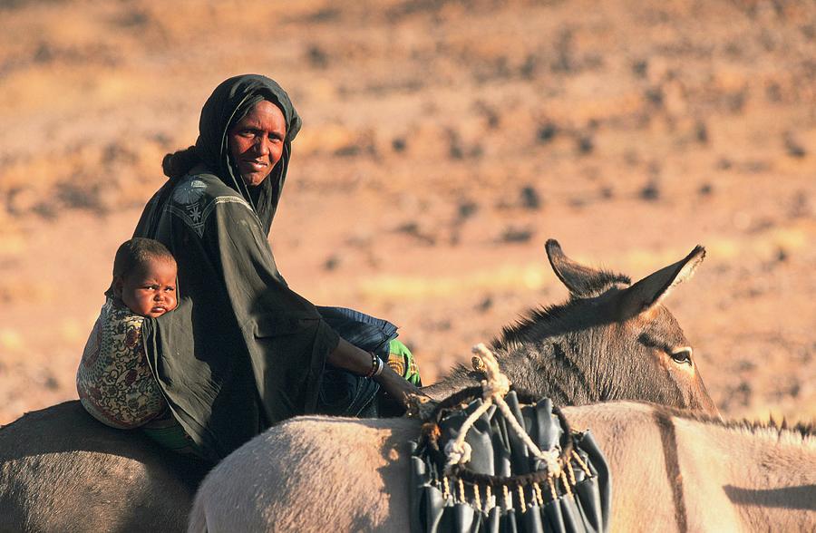 Tuareg Mather And Child In Air Region Photograph by Veronique Durruty