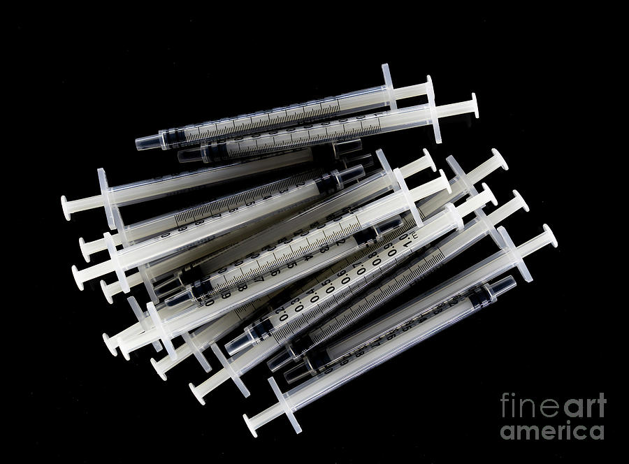 Tuberculin Syringes Photograph by Wladimir Bulgar/science Photo Library