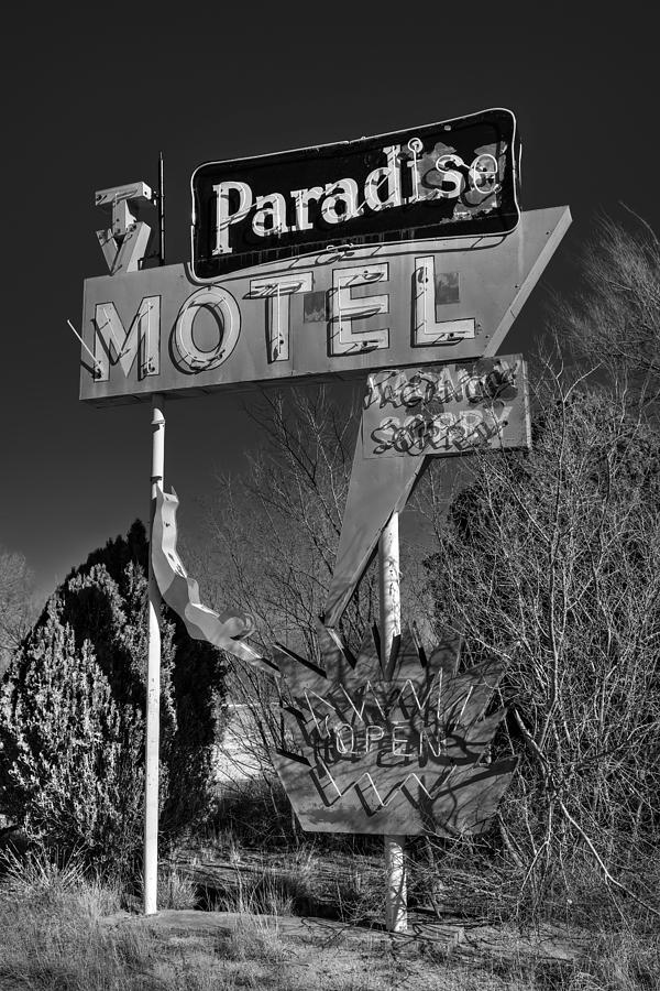 Tucumcari - Paradise Motel 001 BW Photograph by Lance Vaughn